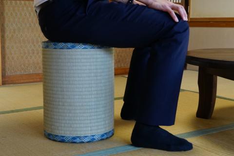 畳職人が作る畳椅子 高さ40cm ※着日指定不可 | いす イス 畳 職人 畳店 手軽 腰掛 腰かけ 便利 タタミ 和雑貨 インテリア 日用品 モダン 和風 簡単 軽い 座布団 快適 イグサ 井草 父の日 敬老の日 贈答 贈り物 プレゼント ギフト 茨城県 古河市 _EA04