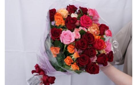 生産農家直送！大輪のバラ花束 25本セット ※沖縄・離島への配送不可 | 25本 植物 花 華 お花 フラワー 生花 切り花 花持ち ばら バラ 薔薇 ローズ 花束 ブーケ 包装 ご家庭用 ギフト 記念日 誕生日 結婚記念日 結婚 送別 歓迎 イベント 発表会 卒業式 サプライズ お祝い 高評価 感動 癒し 女性 男性 紳士 贈答 贈り物 プレゼント 茨城県 古河市 名産 特産 直送 農家直送 産地直送 苅部バラ園 送料無料 _AL05