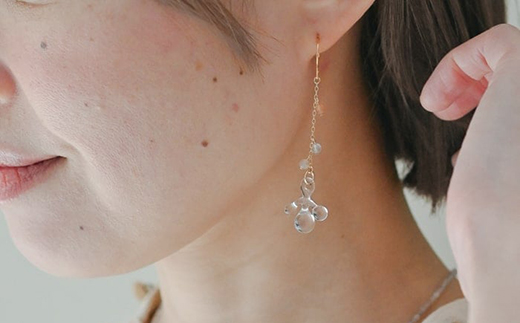 HARIO tane ピアス 雨氷 [HATN-UH-P-NF]｜耐熱 ガラス アクセサリー HARIO ハリオ 職人 繊細 フォーマル カジュアル きれいめ おしゃれ かわいい 20代 30代 40代 贈答 プレゼント ギフト 贈り物 お祝 ご褒美 記念品 _FU61　※離島への配送不可