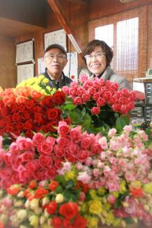 訳あり 生産農家直送！ご家庭用バラ花束35本セット 簡易包装 ※沖縄・離島への配送不可 | 35本 植物 花 華 お花 フラワー 生花 切り花 花持ち ばら バラ 薔薇 ローズ 花束 ブーケ 包装 ご家庭用 ギフト 高評価 感動 癒し 女性 男性 紳士 贈答 贈り物 プレゼント 茨城県 古河市 名産 特産 直送 農家直送 産地直送 苅部バラ園 送料無料 _AL02