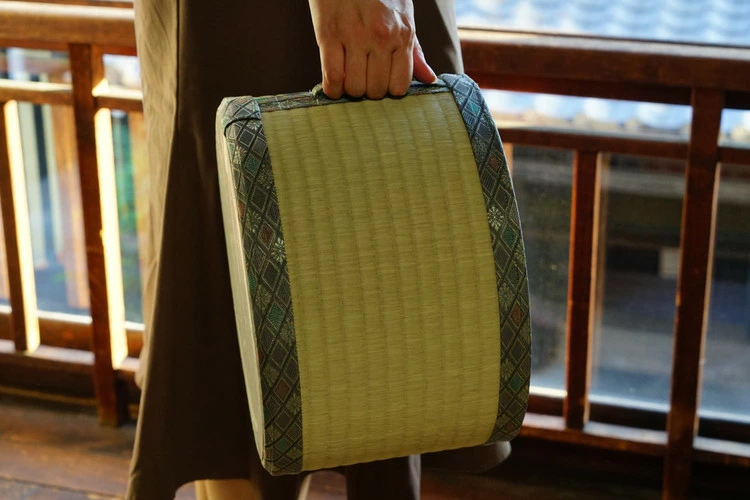 【2個セット】古河市のたたみ職人が作る畳椅子 高さ20cm ｜ 古河市 畳 職人 畳店 いす イス 手軽 腰掛 腰かけ 便利 タタミ 和雑貨 インテリア 日用品 _EA12