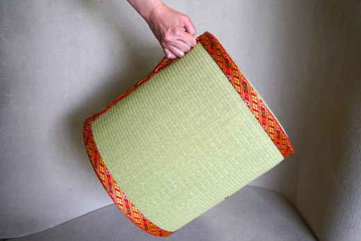 古河市畳職人が作る還暦からの長寿お祝い畳椅子　高さ36㎝  | 古河市 畳 職人 畳店 いす イス 手軽 腰掛 便利 タタミ 和雑貨 インテリア 日用品 ギフト 贈答品 贈り物 プレゼント お祝い ご褒美 長寿 長生き 記念日 景品 敬老の日 誕生日 _EA18