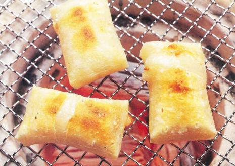 “山形県産ヒメノモチ”100%の杵つき切り餅セット『白餅・玄米餅』 ※着日指定不可 | もち モチ 餅 切り餅 食べくらべ 食べ比べ 玄米 げんまい 杵 老舗 ギフト お取り寄せ お年賀 お歳暮 贈答用 直送 茨城県 古河市 _EM03