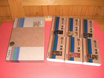 古河名物　鮒甘露煮・特撰佃煮6種類セット | 鮒の甘露煮 鮒 ふな フナ 甘露煮 かんろ煮 佃煮 ご飯のお供 おかず つまみ 惣菜 魚 肴 国産 人気 おすすめ 詰合せ 詰め合わせ アソート セット 取り寄せ お取り寄せ グルメ 惣菜 おせち 御節 お節 名物 お土産 ギフト 贈答 贈り物 プレゼント 父の日 お中元 お歳暮 御歳暮 古河ブランド認証品 百年フード 茨城県 古河市 直送 店舗直送 送料無料 _AZ02