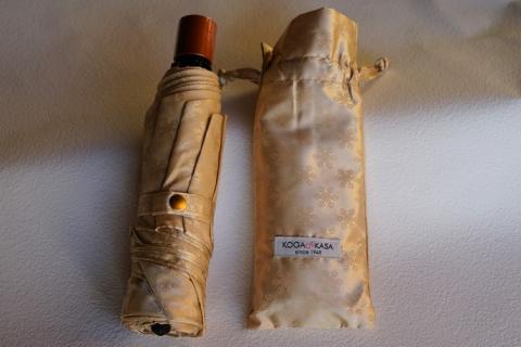 雪華模様の折り畳み傘（サイズ55cm）カラー：ベージュ | 傘 かさ 折りたたみ傘 55センチ 雨具 メンズ レディース 兼用 雪の結晶 ベージュ おしゃれ かわいい 雨 梅雨 贈答 贈り物 プレゼント 父の日 母の日 お中元 お歳暮 御歳暮 茨城県 古河市 送料無料 _BL03