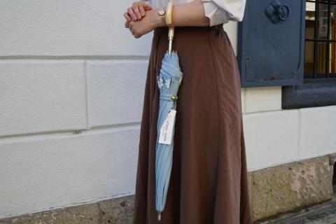 雪華模様の刺繍入り日傘（晴雨兼用・サイズ50ｃｍ・UV加工・麻50％綿50％）カラー：水色 | 日傘 50センチ 晴雨兼用 UV加工 レディース 雪の結晶 ブルー 水色 おしゃれ かわいい スタイリッシュ 雨 梅雨 夏 日差し 日よけ 贈答 贈り物 プレゼント 父の日 母の日 お中元 お歳暮 御歳暮 茨城県 古河市 送料無料 _BL22