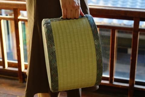 畳職人が作る畳椅子 高さ20cm ※着日指定不可 | いす イス 畳 職人 畳店 手軽 腰掛 腰かけ 便利 タタミ 和雑貨 インテリア 日用品 モダン 和風 簡単 軽い 座布団 快適 イグサ 井草 父の日 敬老の日 贈答 贈り物 プレゼント ギフト 茨城県 古河市 _EA01