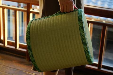 畳職人が作る畳椅子 高さ35cm ※着日指定不可 | いす イス 畳 職人 畳店 手軽 腰掛 腰かけ 便利 タタミ 和雑貨 インテリア 日用品 モダン 和風 簡単 軽い 座布団 快適 イグサ 井草 父の日 敬老の日 贈答 贈り物 プレゼント ギフト 茨城県 古河市 _EA03