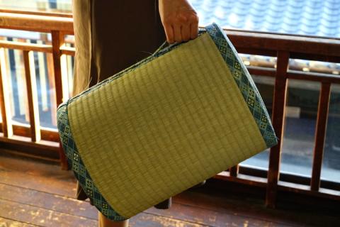 畳職人が作る畳椅子 高さ40cm ※着日指定不可 | いす イス 畳 職人 畳店 手軽 腰掛 腰かけ 便利 タタミ 和雑貨 インテリア 日用品 モダン 和風 簡単 軽い 座布団 快適 イグサ 井草 父の日 敬老の日 贈答 贈り物 プレゼント ギフト 茨城県 古河市 _EA04