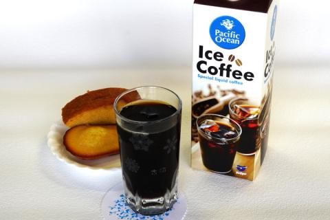 無糖アイスコーヒー　1000mlパック×3本 ※着日指定不可 | coffee 3リットル コーヒー 珈琲 アイスコーヒー アイス珈琲 ブラック ブラックコーヒー 無糖 紙パック 飲料 ネルドリップ ドリンク 取り寄せ お取り寄せ 個包装 3本 3L ご家庭用 手土産 美味しい おいしい おしゃれ 高級 カフェ ギフト 厳選 贈答 贈り物 お中元 夏ギフト プレゼント 茨城県 古河市 送料無料 _EG04