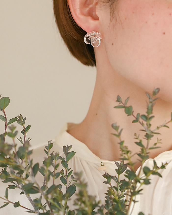 HARIO ピアス ツバキ クリア［HAP-TB-001］ ※離島への配送不可｜耐熱 ガラス アクセサリー ハリオ ランプワークファクトリー 職人 繊細 フォーマル カジュアル きれいめ おしゃれ 20代 30代 40代_FM04