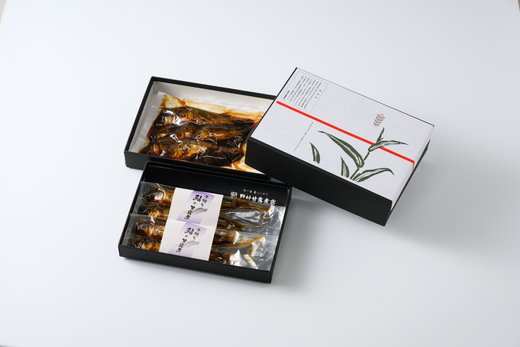 遊水地 鮒甘露煮 (305g)・子持ち鮎 (4尾) の甘露煮詰合せ ～味一筋真心こめて～ | 鮒の甘露煮 鮒 フナ ふな 鮎の甘露煮 鮎 アユ あゆ 甘い 甘露煮 かんろに カンロニ ご飯のお供 贈答 ギフト 茨城県 古河市 百年フード _BC12