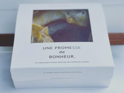 バスクチーズケーキ（ホール） ※離島への配送不可 | ホール ケーキ 焼菓子 焼き菓子 菓子 お菓子 冷蔵 バスチー おやつ スイーツ 取り寄せ お取り寄せ 個包装 専門店 贅沢 ご家庭用 手土産 ギフト 贈答 贈り物 お中元 お歳暮 プレゼント 茨城県 古河市 送料無料 _EJ03