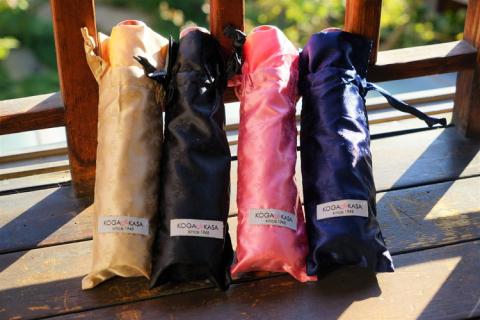 雪華模様の折り畳み傘（サイズ55cm）カラー：ベージュ | 傘 かさ 折りたたみ傘 55センチ 雨具 メンズ レディース 兼用 雪の結晶 ベージュ おしゃれ かわいい 雨 梅雨 贈答 贈り物 プレゼント 父の日 母の日 お中元 お歳暮 御歳暮 茨城県 古河市 送料無料 _BL03