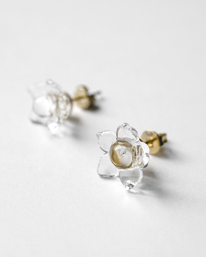 HARIO ピアス リトルフラワー［HAP-F-005］ ※離島への配送不可｜耐熱 ガラス アクセサリー ハリオ ランプワークファクトリー 職人 繊細 フォーマル カジュアル きれいめ おしゃれ 20代 30代 40代_FM03