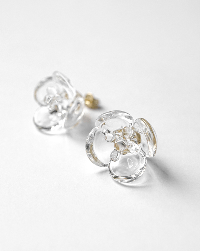 HARIO ピアス ツバキ クリア［HAP-TB-001］ ※離島への配送不可｜耐熱 ガラス アクセサリー ハリオ ランプワークファクトリー 職人 繊細 フォーマル カジュアル きれいめ おしゃれ 20代 30代 40代_FM04