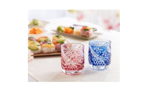 カガミクリスタルのペアロックグラス〈桜流〉赤・青TPS753-2996-AB