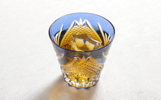 カガミクリスタルの江戸切子 冷酒杯〈富士〉T615-2950-CCB