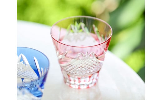 カガミクリスタルの江戸切子 冷酒杯〈富士〉T615-2950-CAU