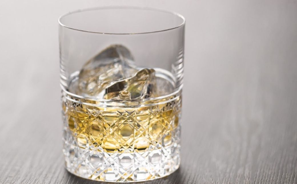 江戸切子 ロックグラス＜八角籠目紋＞カガミクリスタル T444-1 | 江戸切子 クリスタルガラス ロックグラス ロック ウイスキー 焼酎 グラス キレイ 上品 お祝い プレゼント 記念日 日本土産 伝統 日本製 プレゼント 贈り物 卒業祝い 就職祝い 記念品 贈答品 父の日 母の日 茨城県 龍ケ崎市