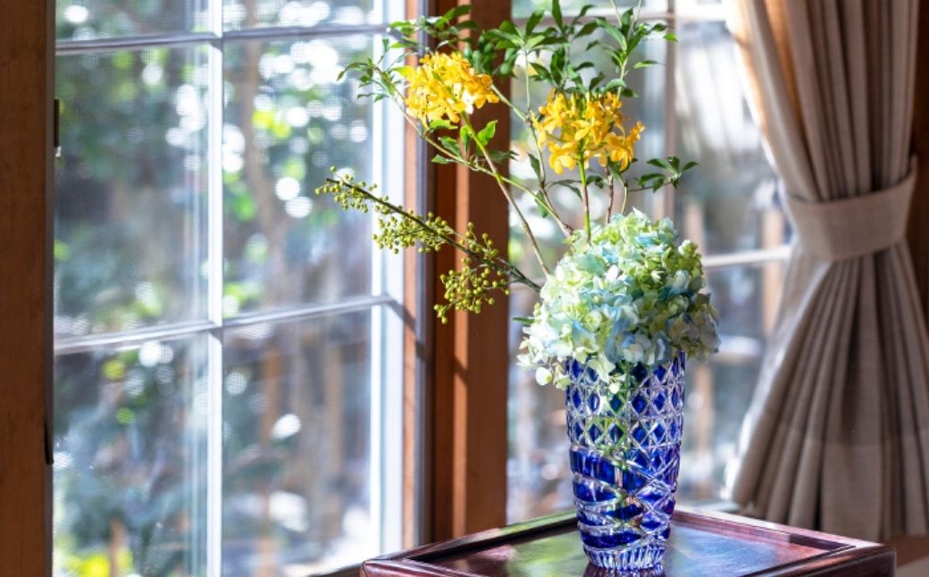 江戸切子 花瓶＜潮騒＞F715-3024-CCB|江戸切子 クリスタルガラス 花瓶 花器 キレイ 上品 お祝い プレゼント 記念日 日本土産 伝統 日本製 プレゼント 贈り物 卒業祝い 就職祝い 記念品 贈答品 父の日 母の日 茨城県 龍ケ崎市