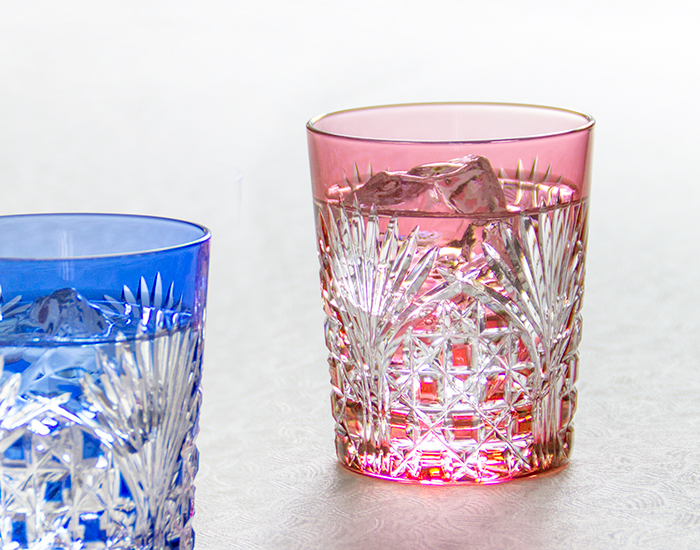 カガミクリスタルの江戸切子 ペアロックグラス〈笹っ葉に四角籠目紋〉TPS370-2943‐AB