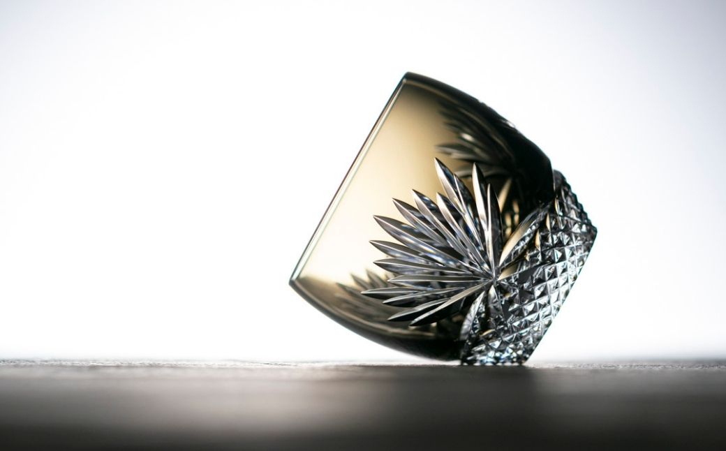 江戸切子 冷酒杯 月下美人 T535-2763-BLK| 江戸切子 クリスタルガラス 冷酒杯 日本酒 冷酒 盃 おちょこ お猪口 猪口 グラス 記念日 日本土産 伝統 日本製 プレゼント 贈り物 卒業祝い 就職祝い 記念品 贈答品 父の日 母の日 茨城県 龍ケ崎市