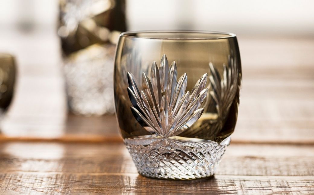 江戸切子 ロックグラス 月下美人T727-2763-BLK |  江戸切子 クリスタルガラス ロックグラス ロック ウイスキー 焼酎 グラス キレイ 上品 お祝い プレゼント 記念日 日本土産 伝統 日本製 プレゼント 贈り物 卒業祝い 就職祝い 記念品 贈答品 父の日 母の日 茨城県 龍ケ崎市