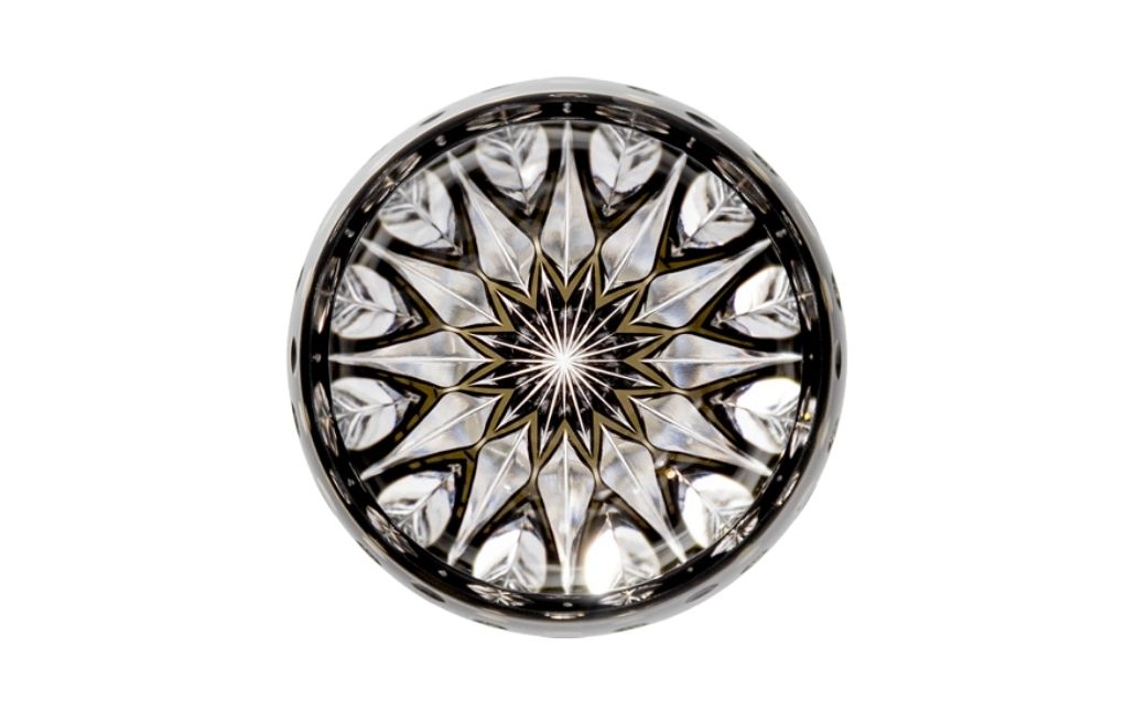 江戸切子 伝統工芸士・鍋谷聰 作 冷酒杯＜蓮＞カガミクリスタル T535-3030-BLK｜日本酒 グラス キレイ 上品 お祝い プレゼント 記念日 ギフト ご褒美 オリジナル 日本土産 クリスタルガラス グラス コップ 伝統 日本製 プレゼント 贈り物 卒業祝い 就職祝い 記念品 贈答品 父の日 母の日 茨城県 龍ケ崎市