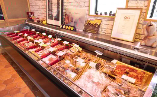 【 極上 】 辛さを選べる 肉屋のお肉ゴロゴロ カレー （ 約200g × 8パック ） 甘口 【 金豚 カレー カレーライス カレー 豚肉 ポークカレー レトルト ポーク カレールー 】 甘口 | 10,000円