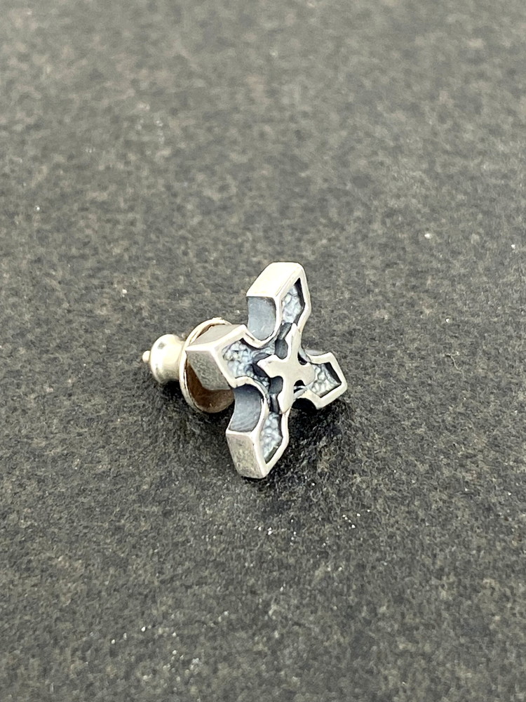 small edge cross pierce スモール エッジ ピアス ｜ シルバー アクセサリー 十字架 モチーフ 925 ハンドメイド ジュエリー アクセ ファッション 人気 シンプル ギフト プレゼント 年末年始 お中元 お歳暮 内祝い 快気祝い