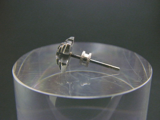 Pyramid cross pierce