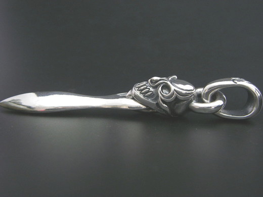 Symbol skull＋Sword pendant