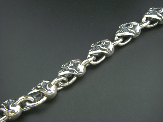 Symbol skull bracelet