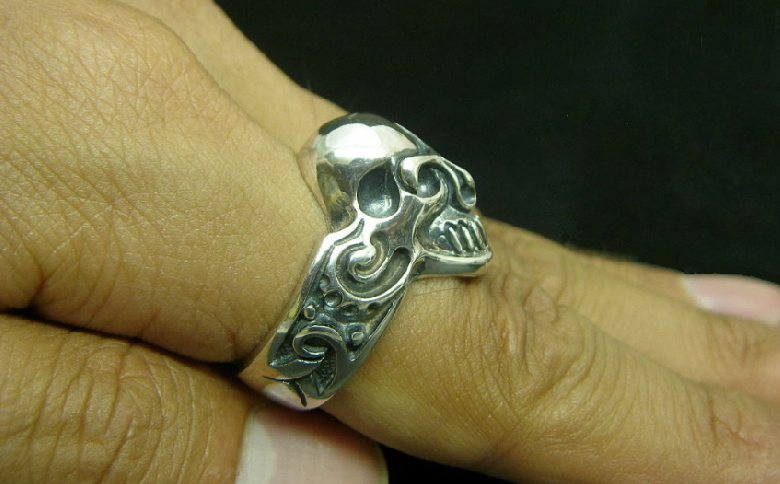 Symbol skull ring シンボル スカル リング ｜ 最適な ボリューム の 指輪 です シルバー アクセサリー 髑髏 モチーフ 925 ハンドメイド 選べる サイズ ジュエリー ファッション 人気 シンプル ギフト プレゼント 年末年始 お中元 お歳暮 内祝い 快気祝い