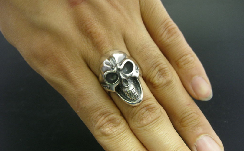 Standard  skull  ring スタンダード スカル リング ｜ 定番的 な スカル の 指輪 です シルバー アクセサリー 髑髏 モチーフ 925 ハンドメイド 選べる サイズ ジュエリー アクセ ファッション 人気 シンプル ギフト プレゼント 年末年始 お中元 お歳暮 内祝い 快気祝い