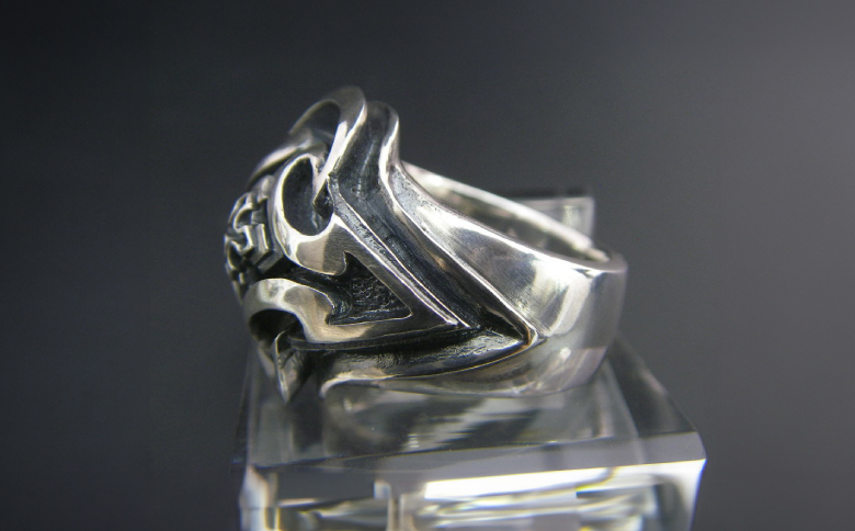 Medium Pyramid cross ring ｜ ピラミッドクロスリング リング 指輪 シルバーリング シルバー シルバー925 しっかり ボリューム ハンドメイド 手作り ゆびわ りんぐ リング 指輪 シルバー アクセサリー 925 ハンドメイド 選べる サイズ ジュエリー アクセ ファッション 人気 シンプル ギフト プレゼント 年末年始 お中元 お歳暮 内祝い 快気祝い