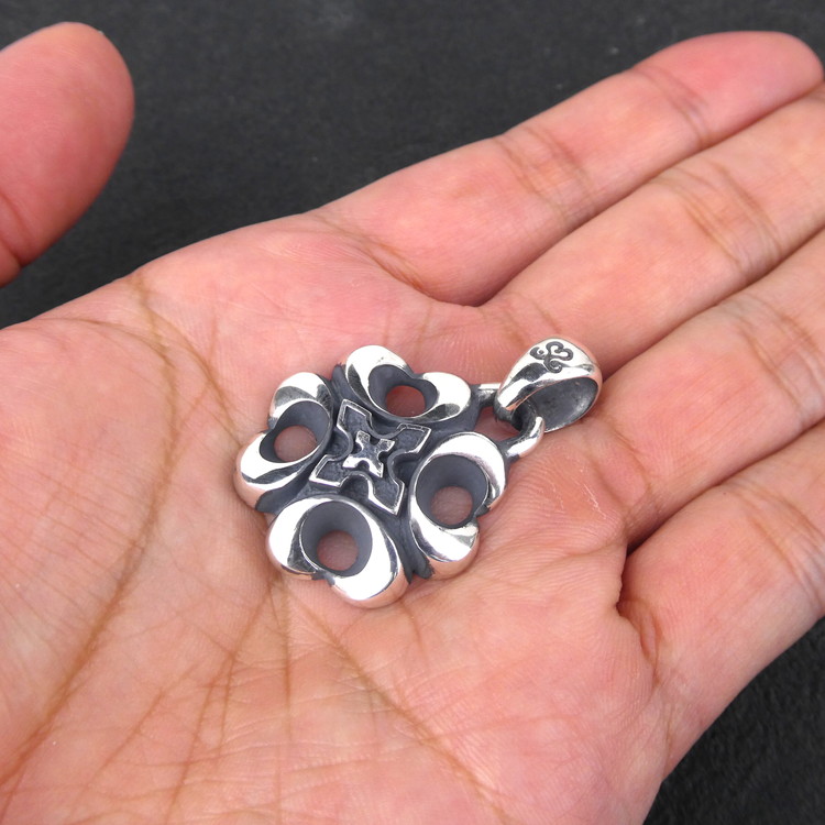 Gothic double cross pendant ゴシック ダブル クロス ペンダント ｜ シルバー アクセサリー 十字架 モチーフ 925 ペンダントトップ ネックレス チャーム ジュエリー アクセ ファッション ハンドメイド 人気 シンプル ギフト プレゼント 年末年始 お中元 お歳暮 内祝い 快気祝い