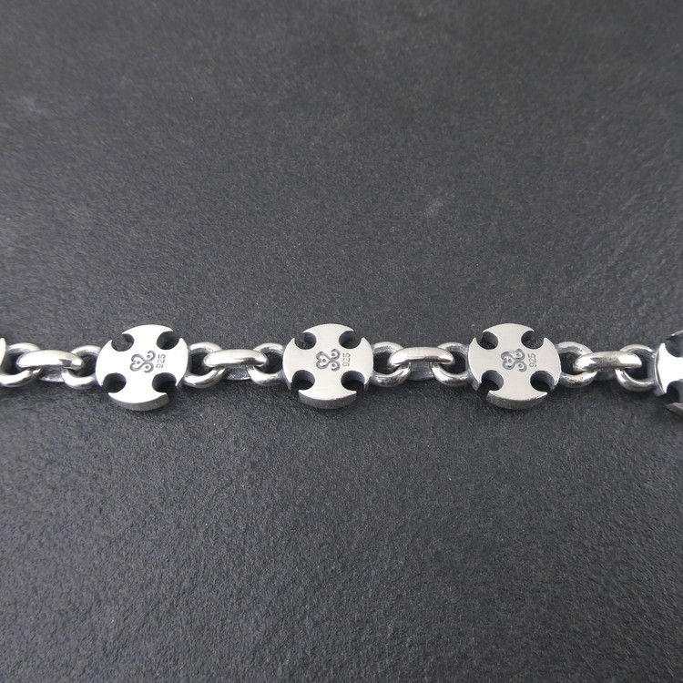 small iron cross bracelet スモール アイアン クロス ブレスレット ｜ 腕輪 シルバー アクセサリー 十字架 モチーフ 925 ブレス ハンドメイド ジュエリー アクセ ファッション 人気 シンプル ギフト プレゼント 年末年始 お中元 お歳暮 内祝い 快気祝い