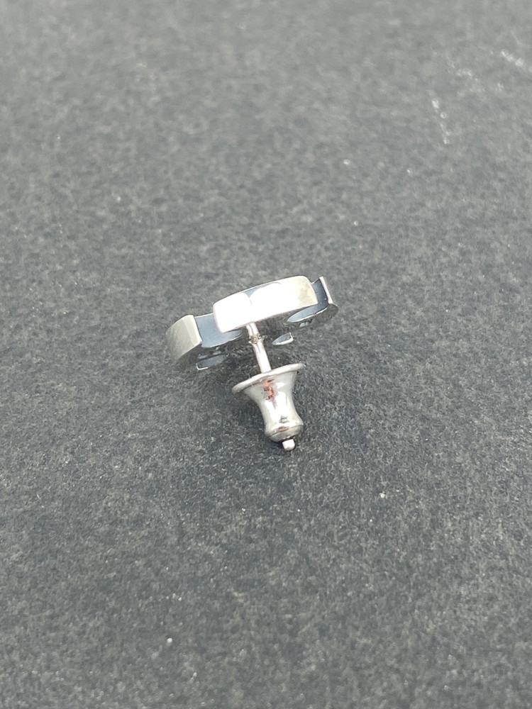 small iron cross pierce スモール アイアン クロス ピアス ｜ シルバー アクセサリー 十字架 モチーフ 925 ハンドメイド ジュエリー アクセ ファッション 人気 シンプル ギフト プレゼント 年末年始 お中元 お歳暮 内祝い 快気祝い