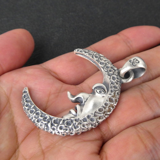 Large moon pendant (silver)