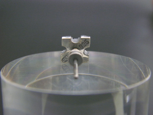 Pyramid cross pierce