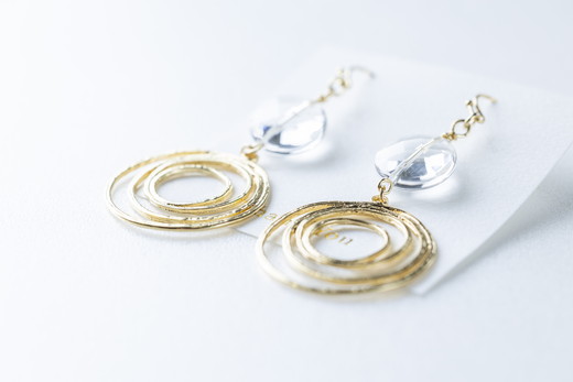 天然水晶　大ぶりピアス　※北海道・沖縄・離島への配送不可