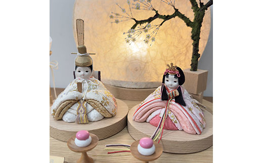 雛人形のminicola　rico美優（みゆ） ｜ 木目込み親王飾り雛人形　丸木台　雪花丸型照明セット
