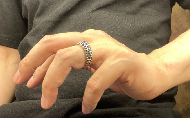 Crater ring クレーター リング ｜ 指輪 シンプル 細身 合わせやすい シルバー アクセサリー 925 ハンドメイド 選べる サイズ ジュエリー アクセ ファッション 人気 ギフト プレゼント 年末年始 お中元 お歳暮 内祝い 快気祝い