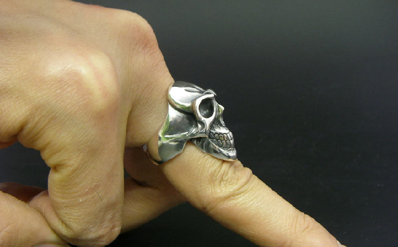 Standard  skull  ring スタンダード スカル リング ｜ 定番的 な スカル の 指輪 です シルバー アクセサリー 髑髏 モチーフ 925 ハンドメイド 選べる サイズ ジュエリー アクセ ファッション 人気 シンプル ギフト プレゼント 年末年始 お中元 お歳暮 内祝い 快気祝い