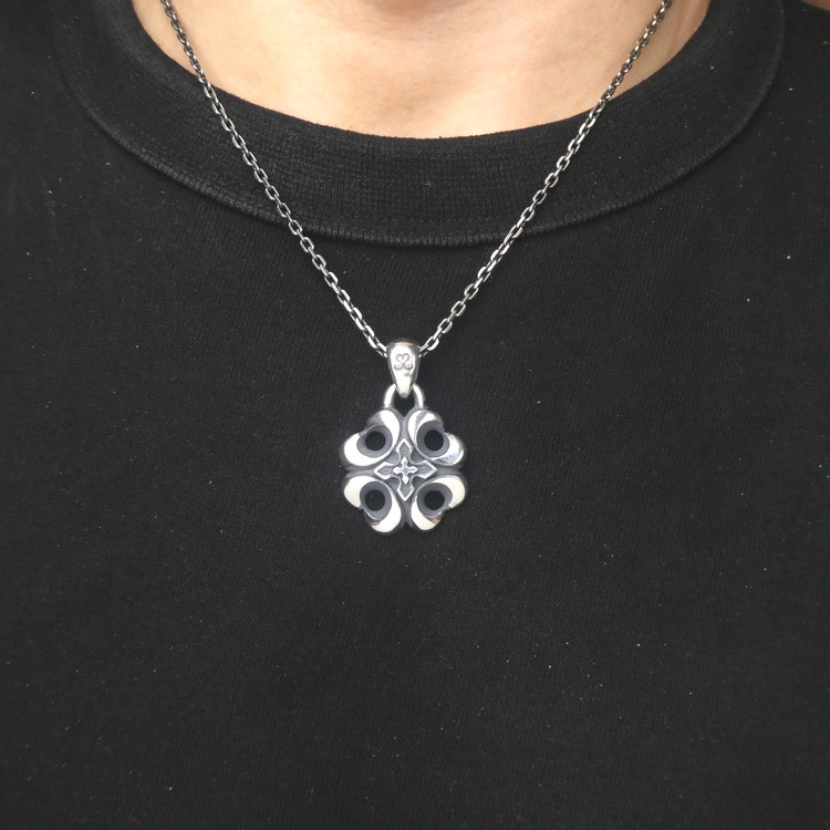 Gothic double cross pendant ゴシック ダブル クロス ペンダント ｜ シルバー アクセサリー 十字架 モチーフ 925 ペンダントトップ ネックレス チャーム ジュエリー アクセ ファッション ハンドメイド 人気 シンプル ギフト プレゼント 年末年始 お中元 お歳暮 内祝い 快気祝い