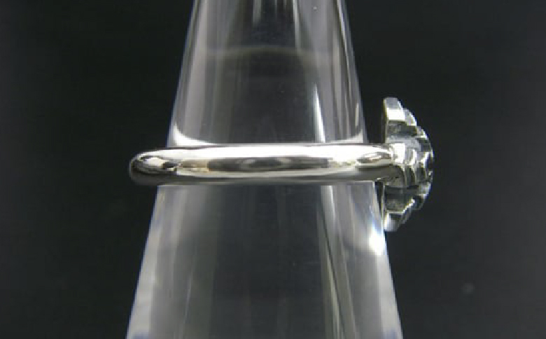 pyramid cross ring ピラミッド クロス リング｜ 指輪 シルバー アクセサリー 十字架 モチーフ 925 ハンドメイド 選べる サイズ ジュエリー アクセ ファッション 人気 シンプル ギフト プレゼント年末年始 お中元 お歳暮 内祝い 快気祝い