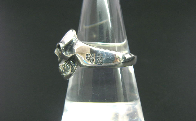 Small skull ring スモール スカル リング ｜ 指輪 小ぶり で さりげなく 身に着ける ことができる スカル 初心者 に おすすめな 一品 です シルバー アクセサリー 髑髏 モチーフ 925 選べる サイズ プレゼント 年末年始 お中元 お歳暮 内祝い 快気祝い