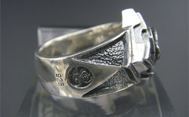 Pyramid  ring ピラミッド リング ｜ ピラミッド を モチーフ とした 指輪 です シルバー アクセサリー 925 ハンドメイド 選べる サイズ ジュエリー アクセ ファッション 人気 シンプル ギフト プレゼント 年末年始 お中元 お歳暮 内祝い 快気祝い